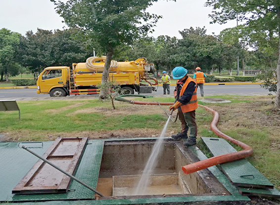 南宝镇化油池清理